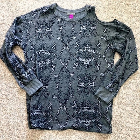 Vince Camuto Asymmetrical Shoulder Cut Out Long-Sleeved Sweater Size XS - Picture 1 of 4
